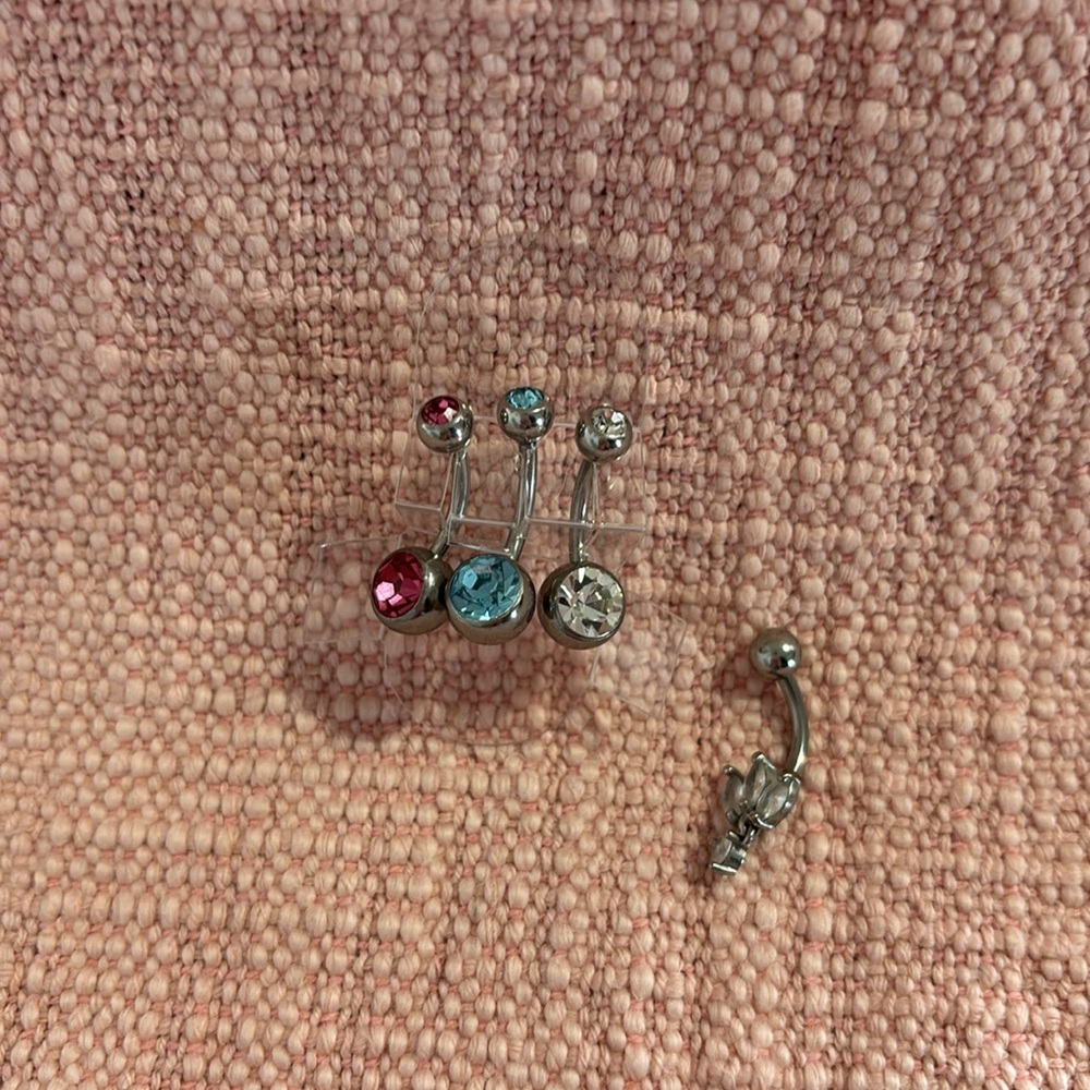 4 Bellybutton Rings - Picture 2 of 4